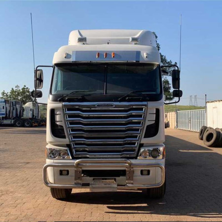 Freightliner Argosy Cumins 530