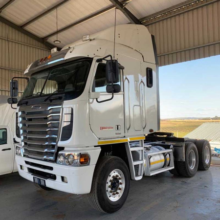 Freightliner Argosy Cummins...